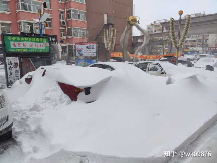 黑龙江内蒙古吉林多地突降暴雪,齐齐哈尔发布暴雪红色