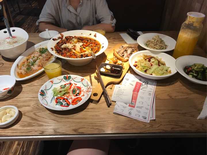在饭店吃饭吃到异物你会如何处理?