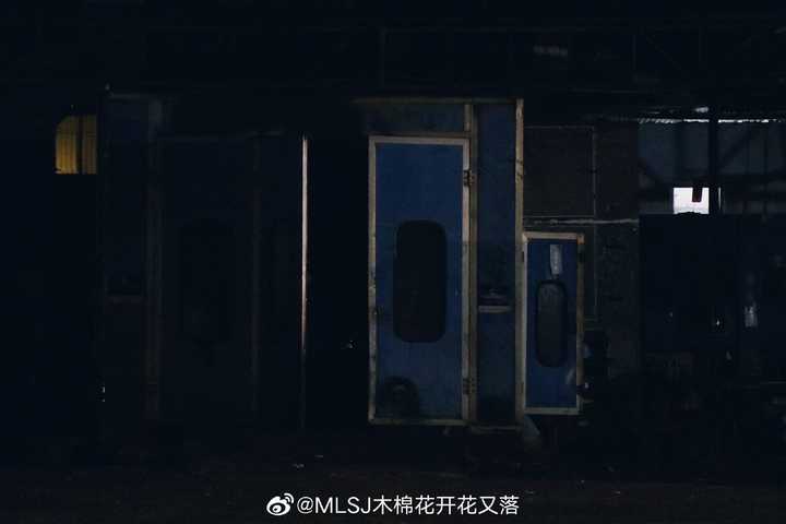 说起夜晚,也遇过解释不了的事,一个夏天的晚上我一个人在家,安静闷热