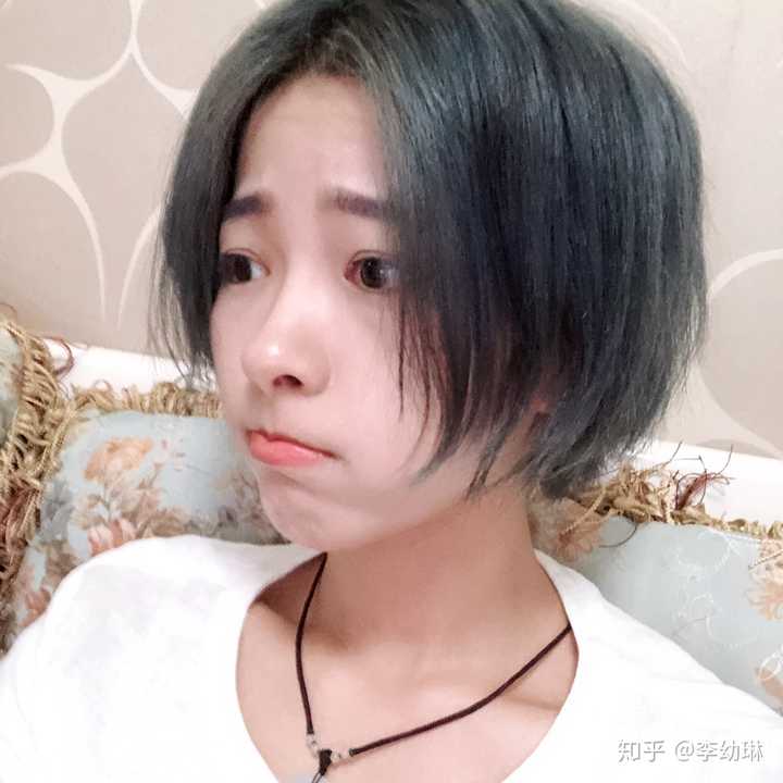 我变成了黄绿色.呃.因为头发而带来的蜜汁自信慢慢减弱了