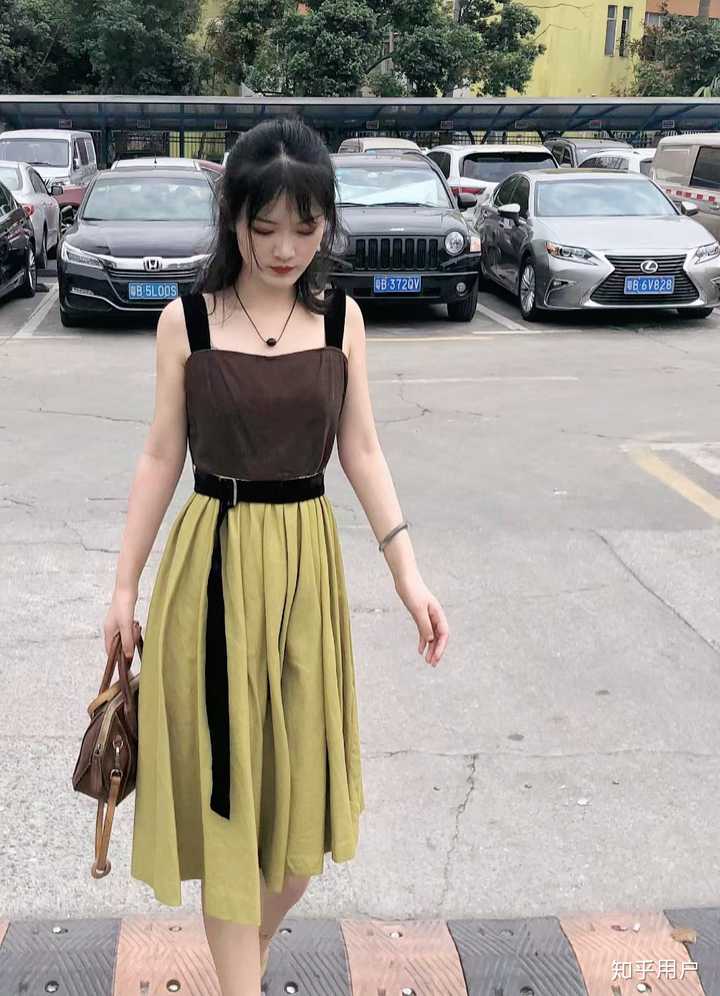 还有很多吊带穿了没有照片,还有很多吊带没穿过. 总之,很喜欢吊带啦.