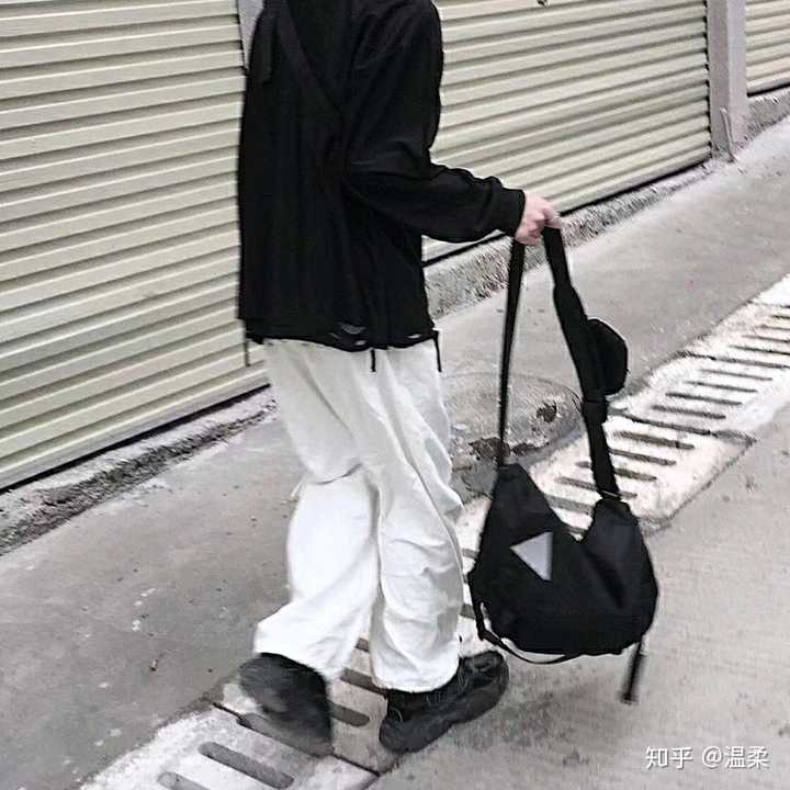 地球和太阳都不是宇宙的中心你才是