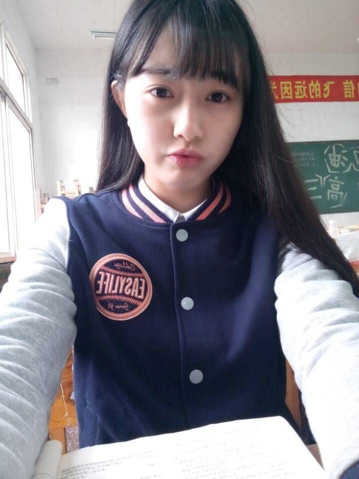 高中时素颜就好看的女生长大化妆后岂不是逆天吗?