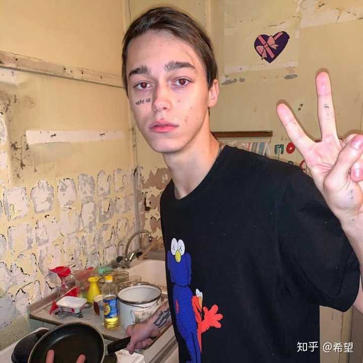 大部分都是我喜欢的男模的照片,俄罗斯小哥sasha,然后也有一些火影杂