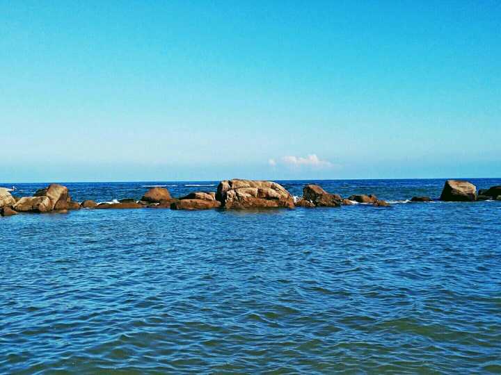 山东省日照市 浪漫的沿海小城 远离人群的一片海岸
