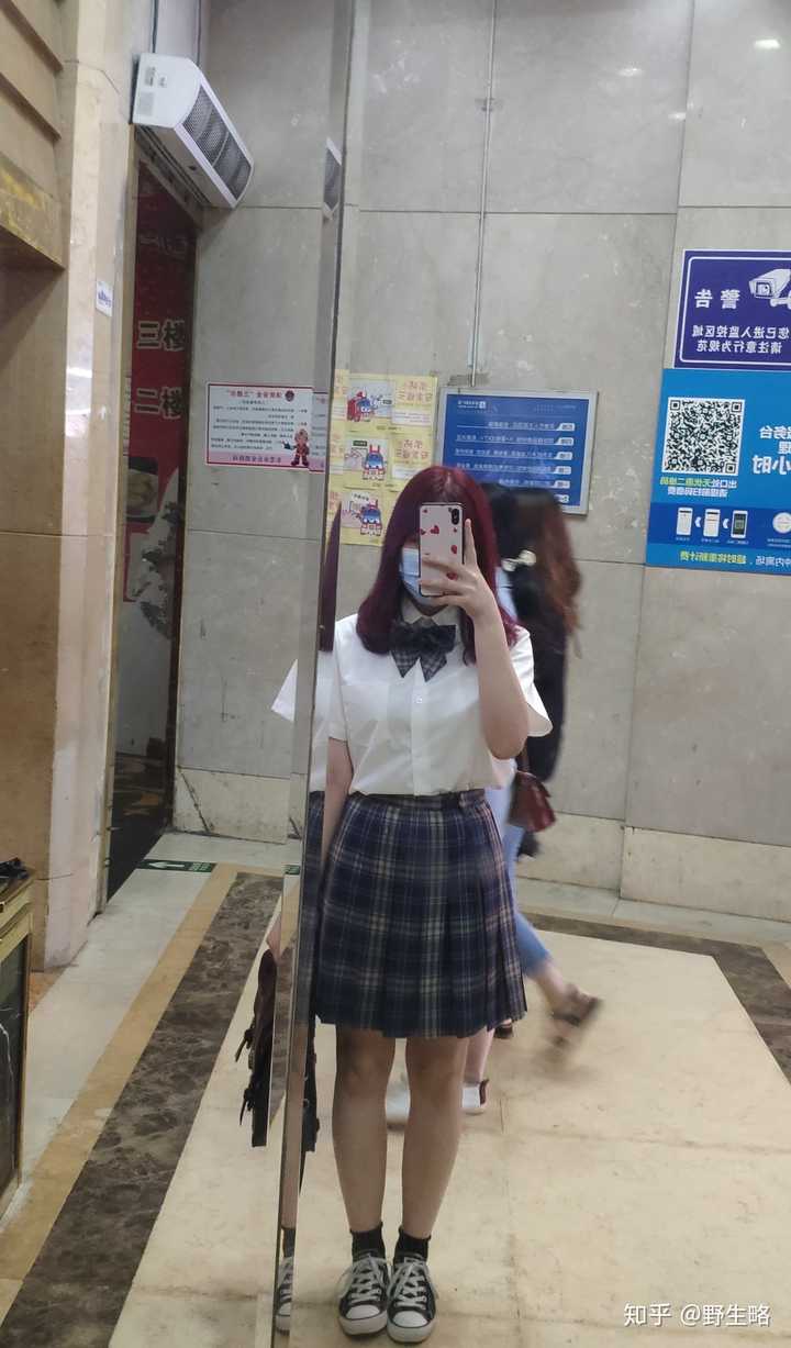 jk制服格裙配帆布鞋穿什么袜子好看?
