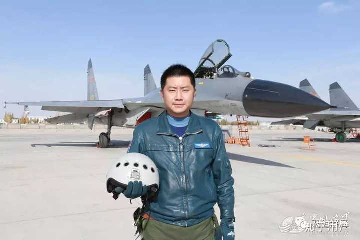 顺便空军王牌,金头盔获得者李凌座机就是歼-11b