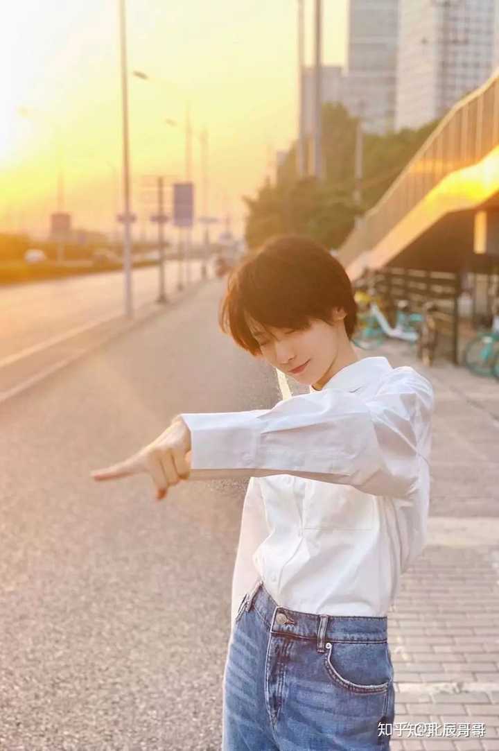 为什么成果早期会有个别大尺度写真?
