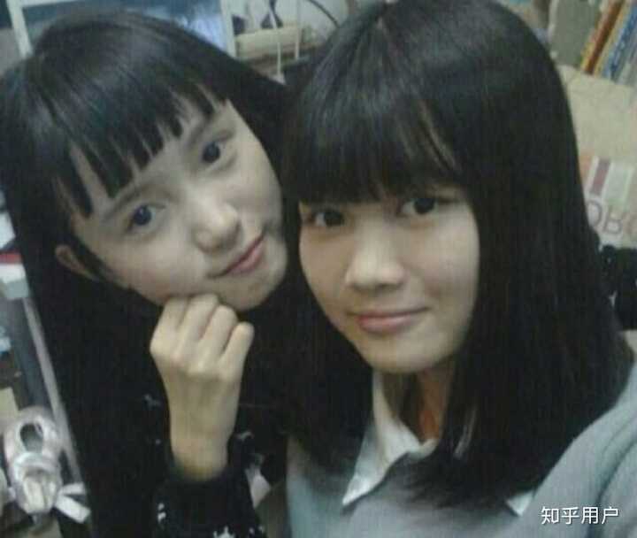 过年过节也是一起过,家里人都知道她的这个男朋友.