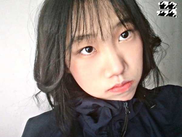 鼻梁塌的女生真的很丑吗?