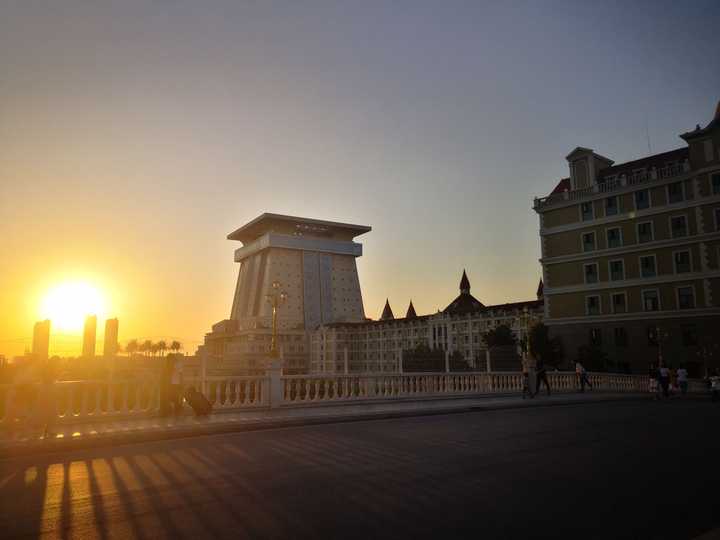 怎么看待郑州大学西亚斯国际学院建设豪华图书馆