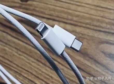 如何评价iphone12数据线采用lightning转typec设计