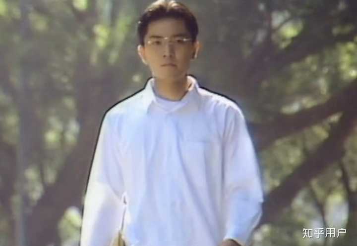 如何评价郑伊健的长相?