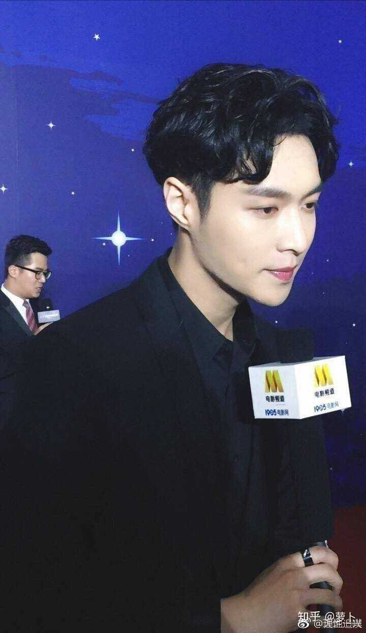 张艺兴为什么越长越好看了?