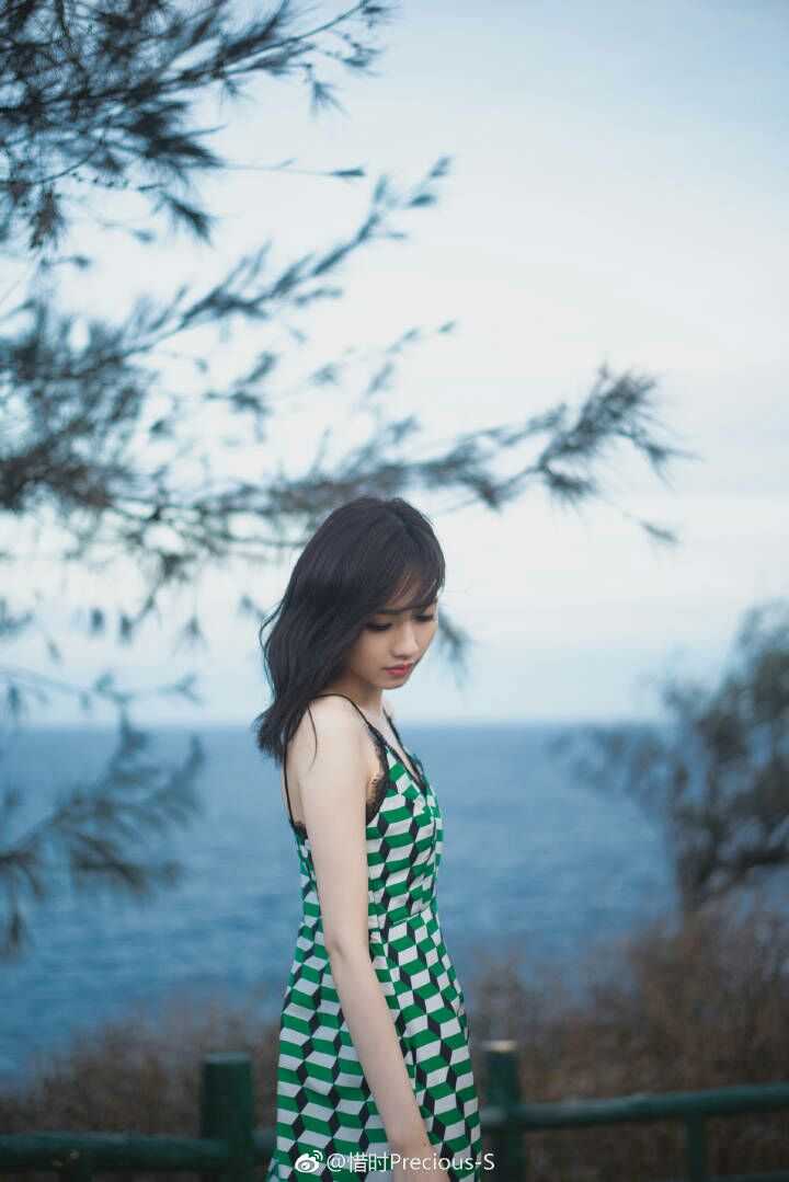 有什么好看的侧脸女生头像?
