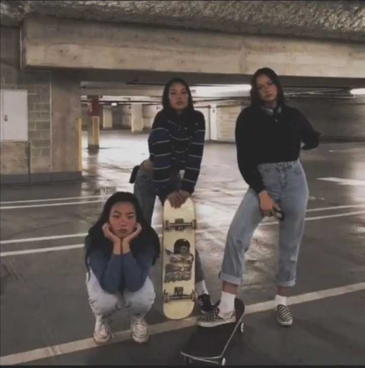有木有骑机车或者玩滑板的酷酷女孩头像?