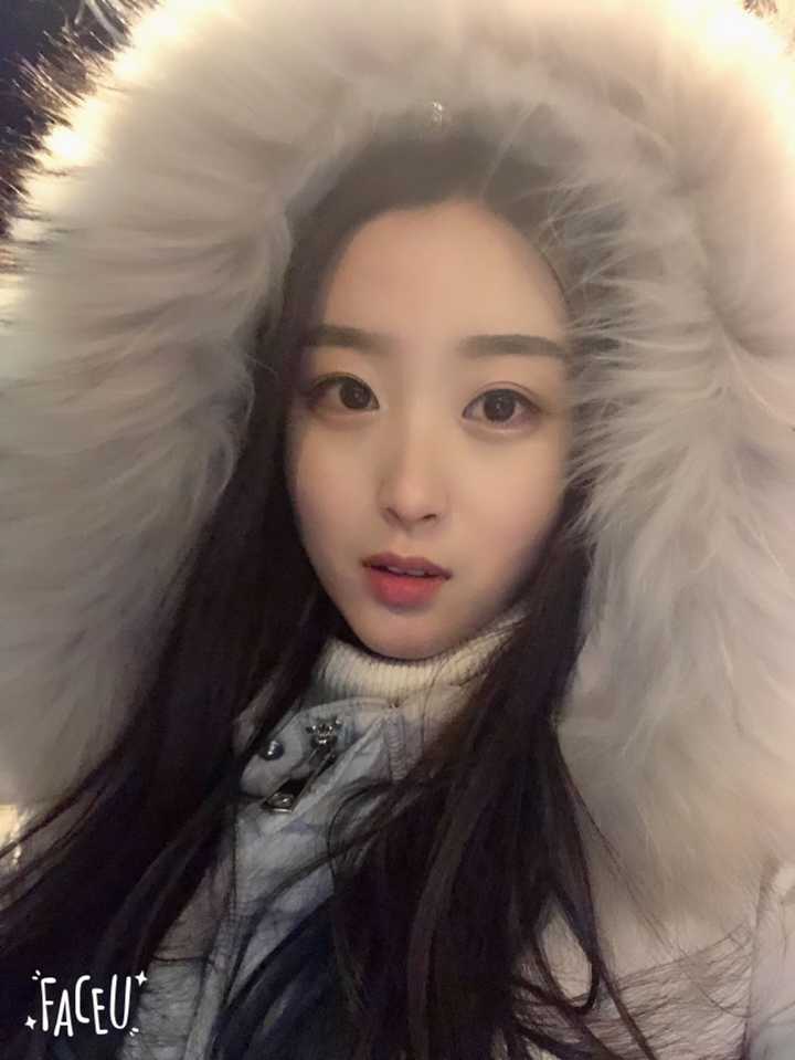 最多算个faceu美女吧,活在美颜的世界里无法自拔.