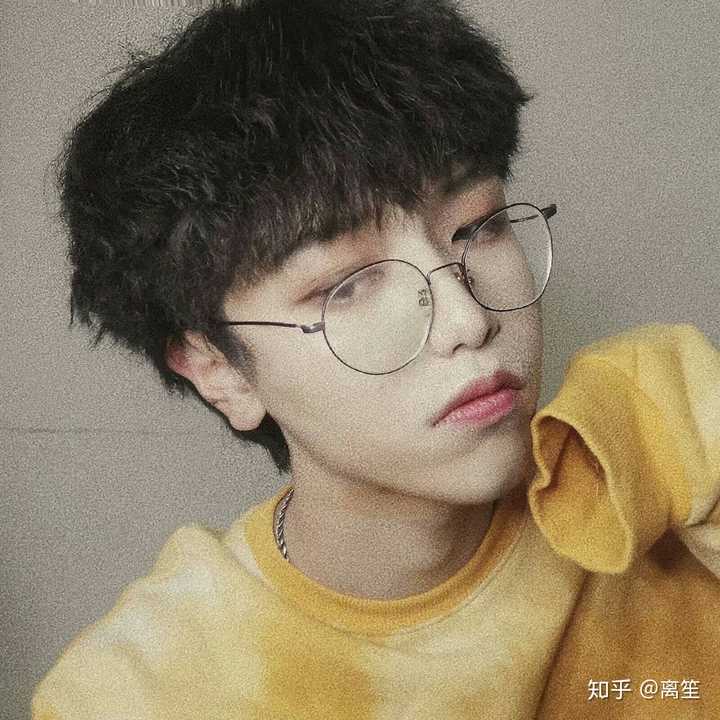 有无高中素人帅哥的照片晒出你们学校最好看的男生的照片跪求