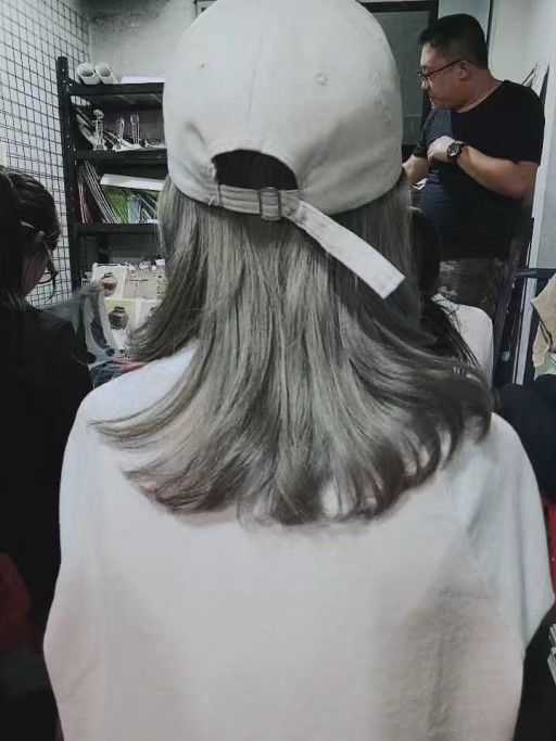 集训的时候染的  听说这个颜色叫青木亚麻灰 夸张吗?