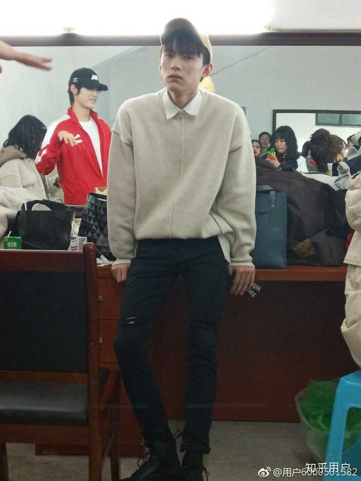 如何评价艺人周翊然?