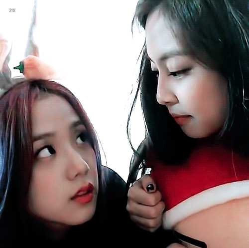 blackpink中是jennierose更真还是jenniejisoo更真