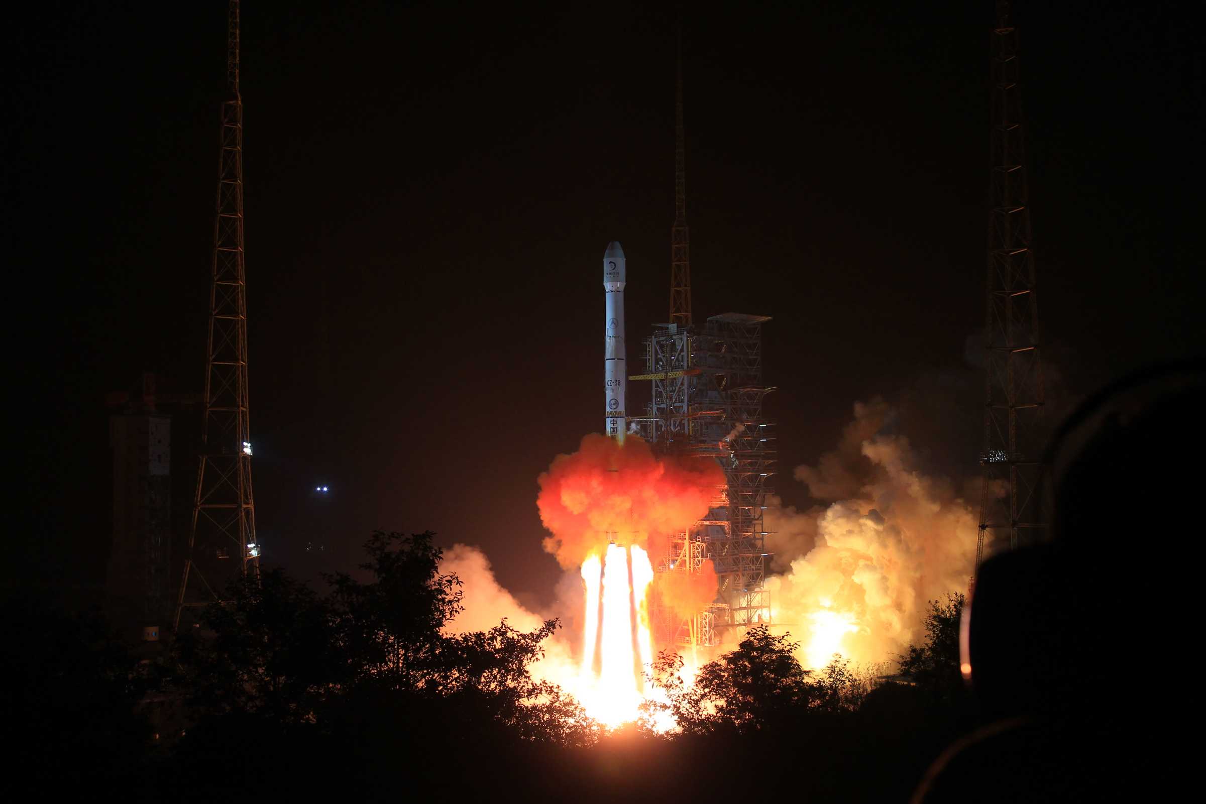 30,我国将在西昌卫星发射中心利用长征三号乙改进型运载火箭发射嫦娥
