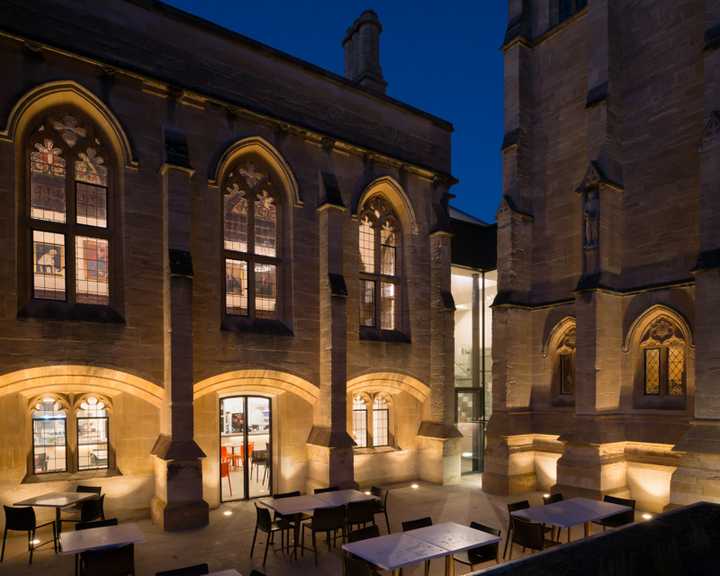 牛津大学曼斯菲尔德学院是个怎样的学院