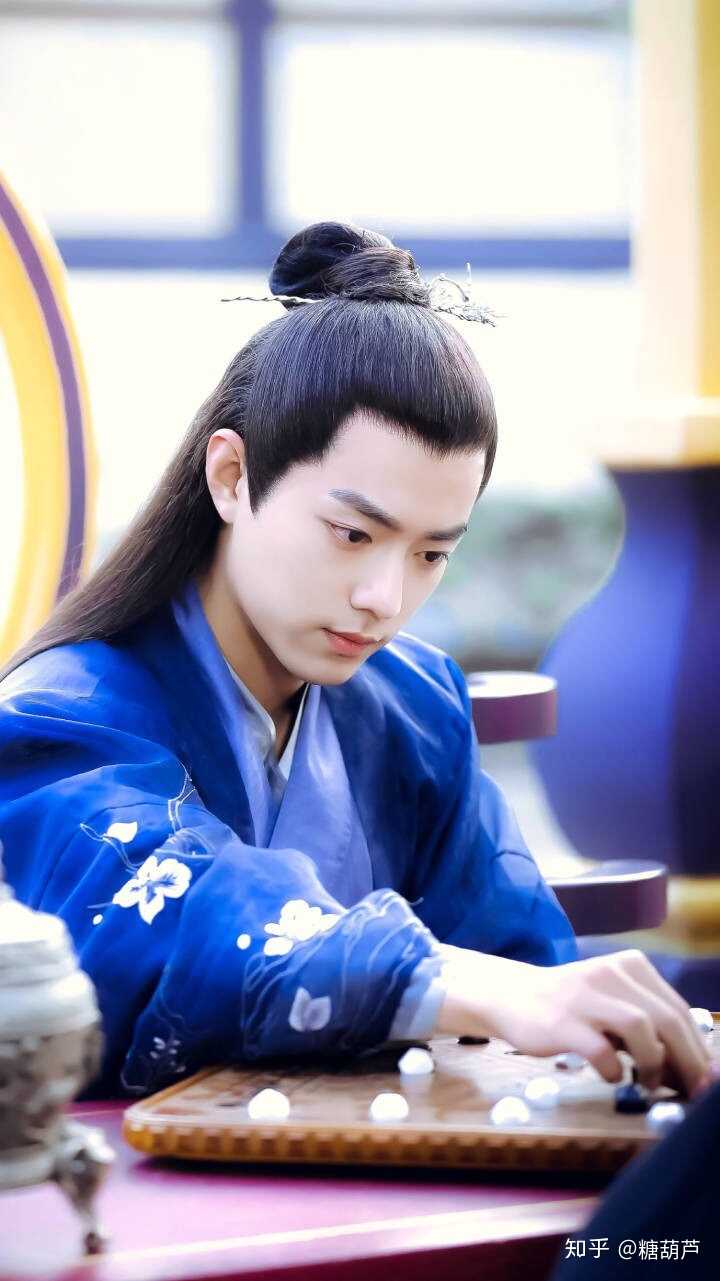 如何客观评价肖战的长相?