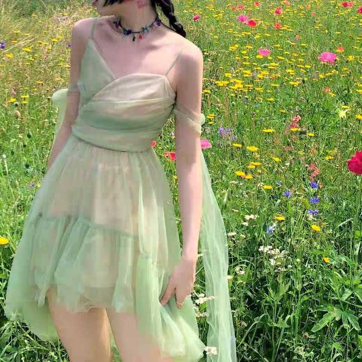 集美们,求绿色连衣裙,版型好看点的.谢谢!