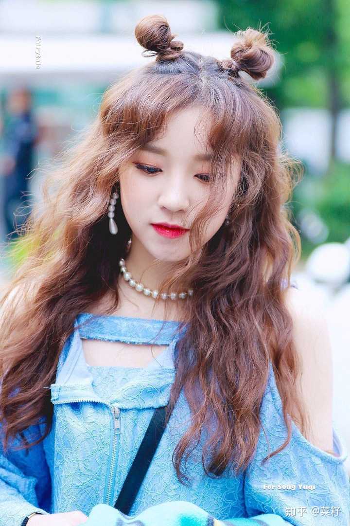 为什么宋雨琦长得像韩星是化妆还是服装搭配的原因呢?