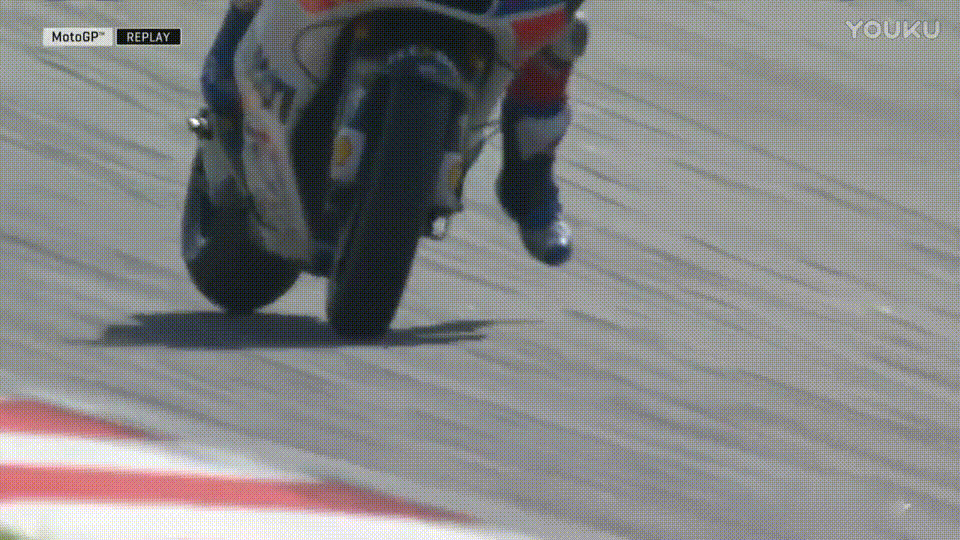 最近的motogp精彩镜头 自己太喜欢了总想表达出来