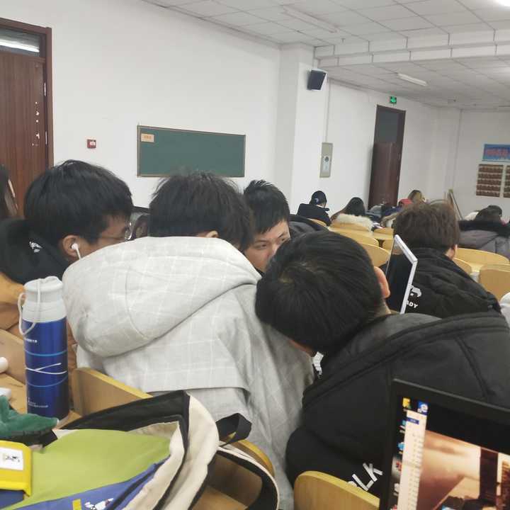 你们的学校都是几点下晚自习?