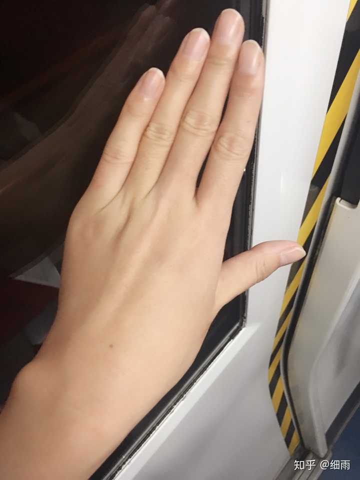 女生的手怎样变好看?