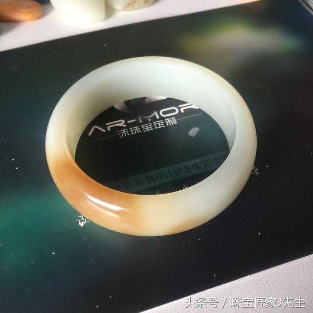 糖白玉手镯