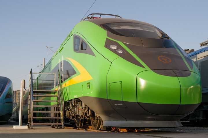 如何评价cr200j型动力集中式动车组列车的绿色涂装