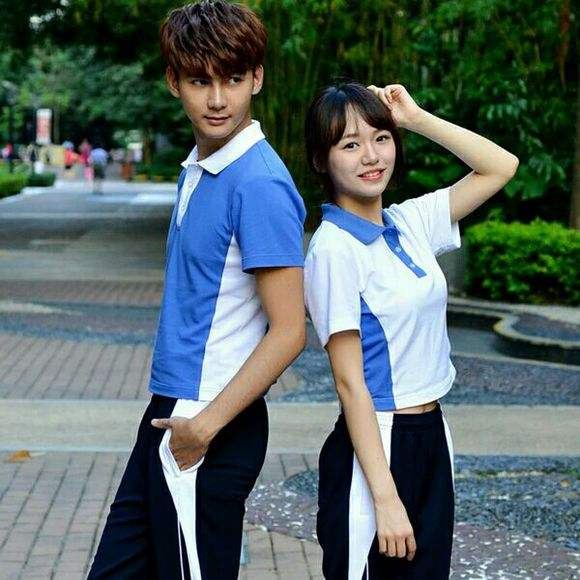如何看待关于女生校服外套下边往里翻的行为?