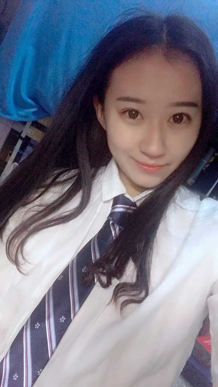 大学女生想日常穿jk制服,这种想法需要克制吗?