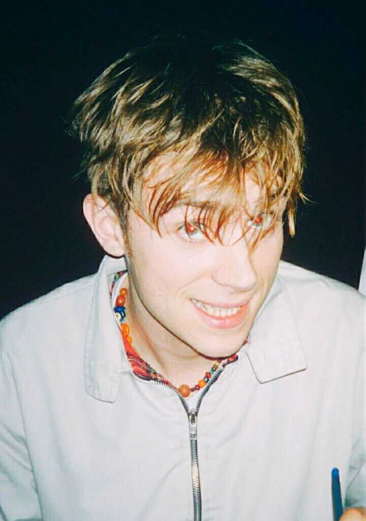 如何客观评价damon albarn的长相?