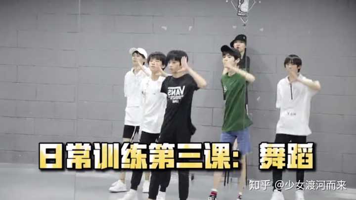 受大环境影响,蔡徐坤所在的ninepercent和火箭少女来势汹汹,tfboys