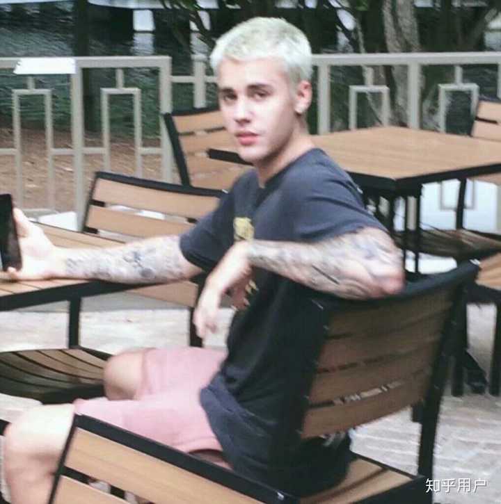 如何客观评价justin bieber的长相?