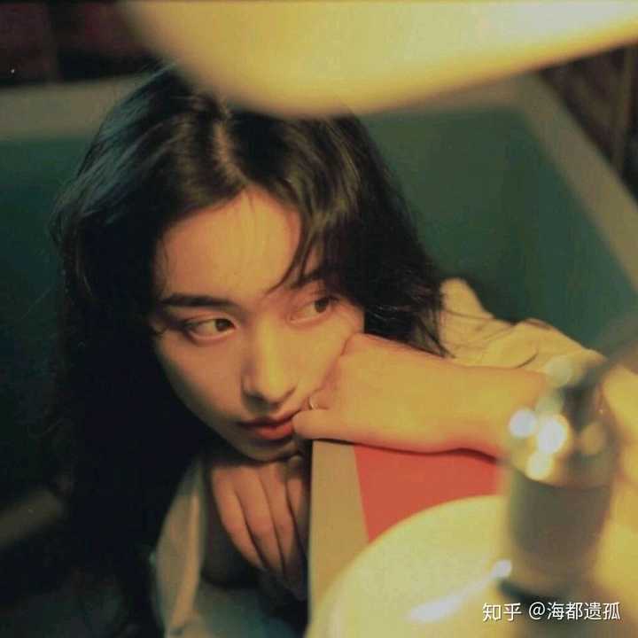 有哪些好看的港风 或复古的头像?