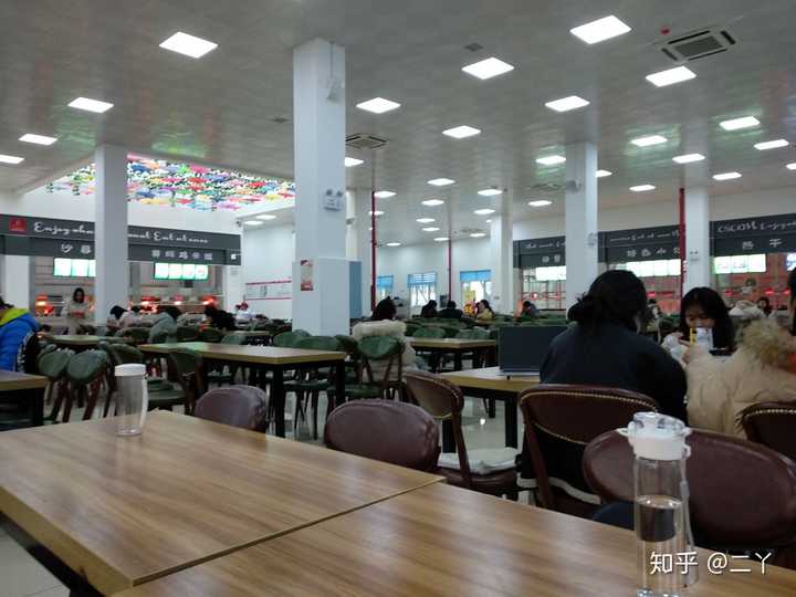 湖北民族大学的宿舍条件如何?校区内有哪些生活设施?