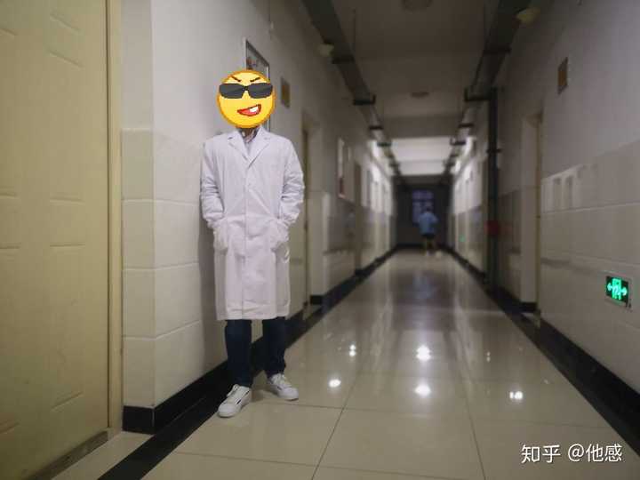 医学生第一次穿白大褂(whitecoat labcoat)是什么感觉?