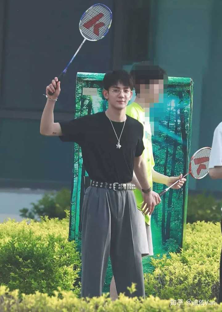 r1se都谁有纹身