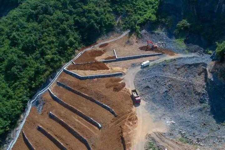 照片3              浙江一处露天矿山场地治理现场