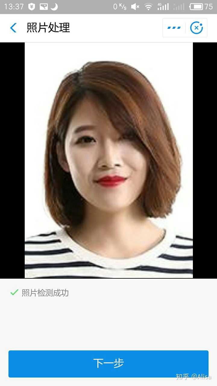 还要有白色,蓝色或红色可以选底色?