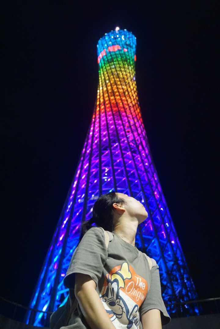 广州塔下的自拍, 一个人去广州玩的时候,从地铁站出来发现真的超好看
