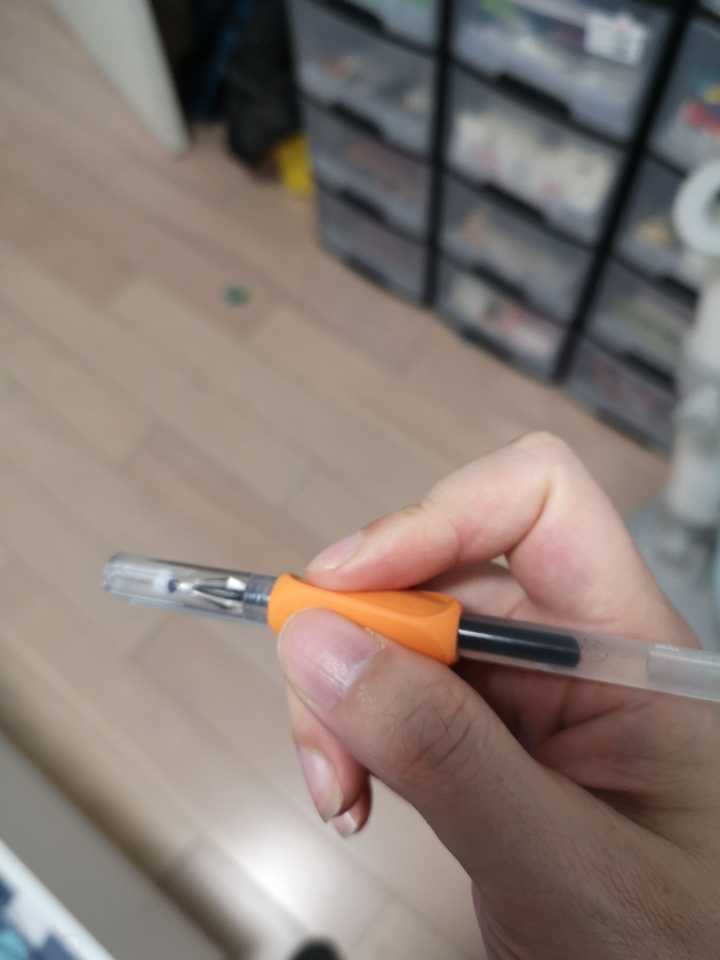 有没有那种又速干又耐摔最好还好写的中性笔