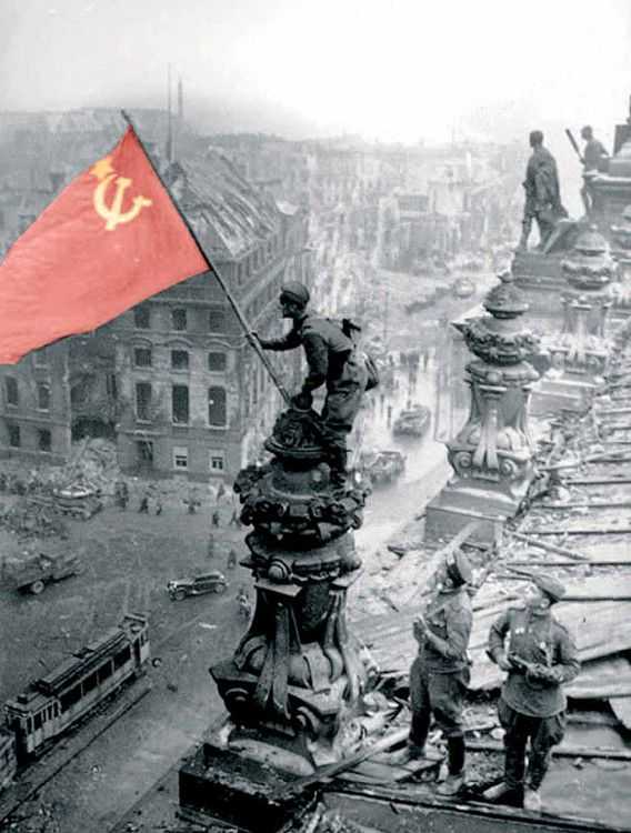 摄于苏联红军攻占德国国会大厦,第二次世界大战苏德战场