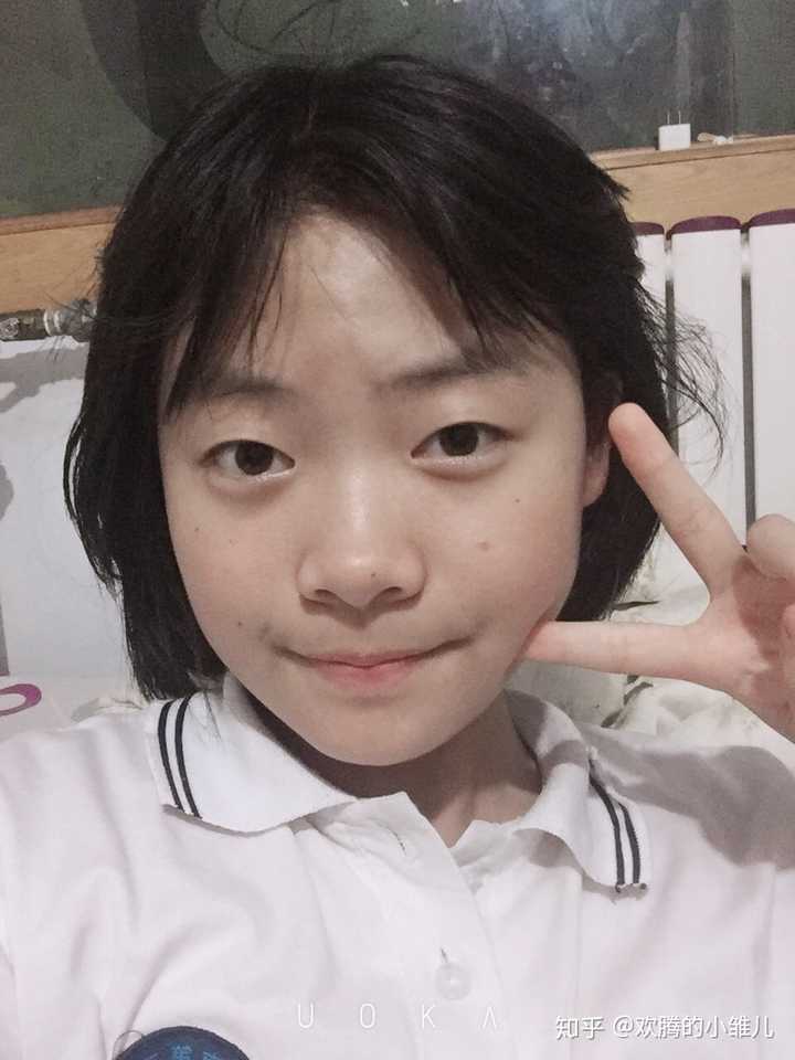 有没有那种单眼皮小眼睛塌鼻梁厚嘴唇但还挺好看的女生?